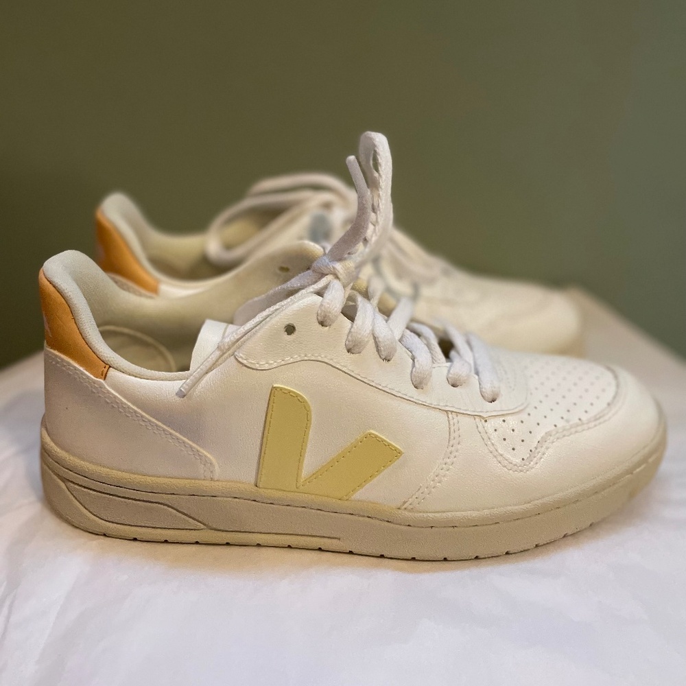 VEJA & TRADE; V-10 SNEAKERS IN COLORBLOCK